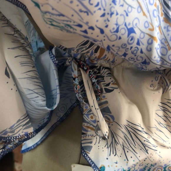 Vintage 1970’s/80’s - silky, butterfly print top - ties at sides - blousy style - Picture 7 of 7